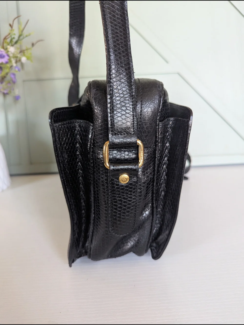 Vintage Fendi crossbody/shoulder bag from aroundthe 1970s or 1980s. It feature